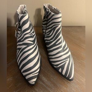 Worthington Brookdale Women's Zebra Print Ankle Booties Sz 6 NWT